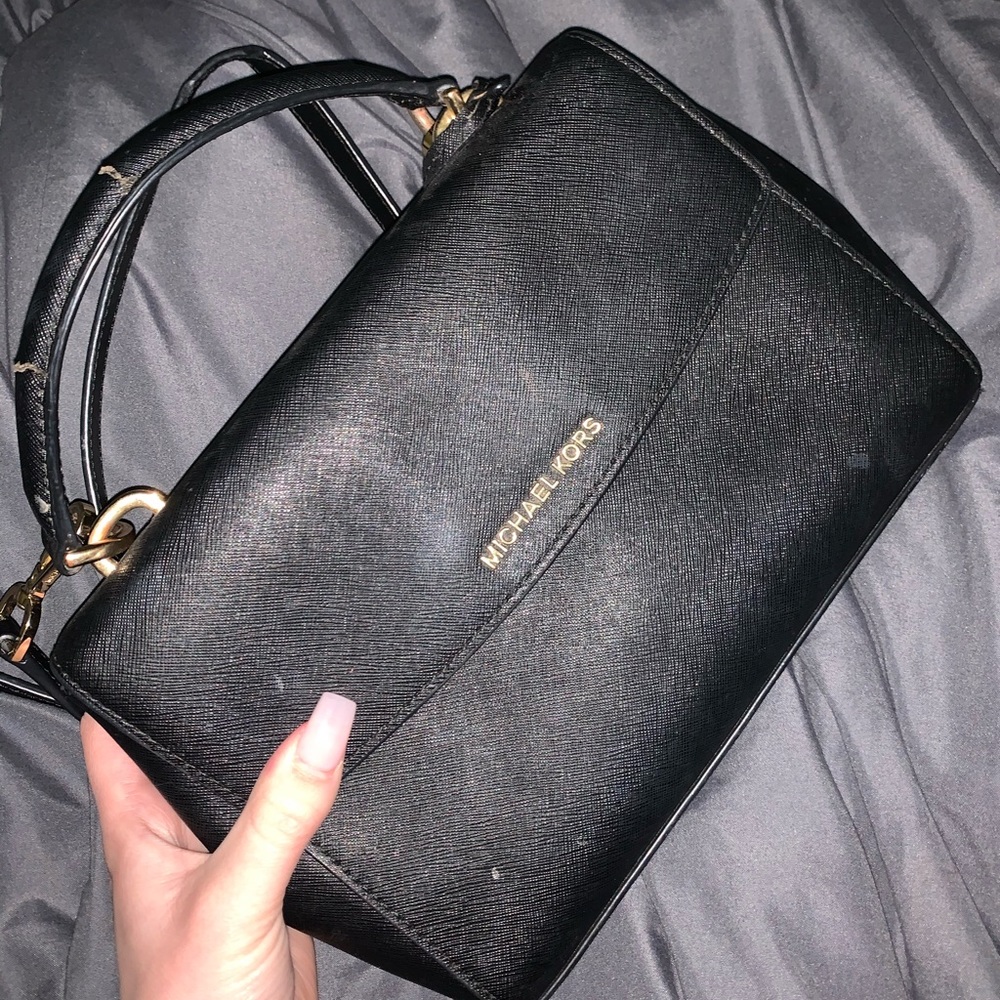 BLACK MICHAEL KORS PURSE !! BARELY USED